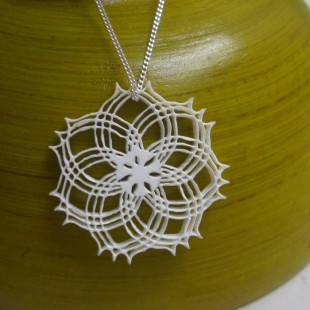 Triplet Rosette necklace main